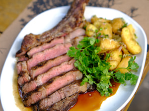 Bone-in Ribeye com Fritas Trufadas